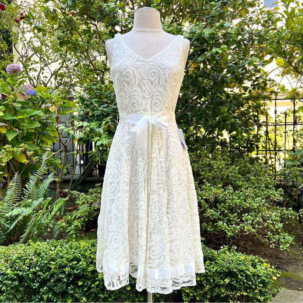 Tahari Arthur S. Levine White Lace Dress Sz 2